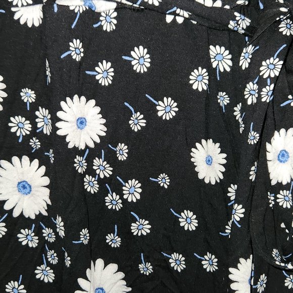 NWT Forever21 Black with Floral print wrap dress - Picture 3 of 7